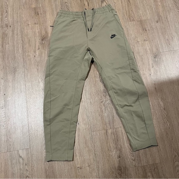 Nike Sportswear Woven Pants Men's Khaki Tapered Legs Size Medium - Picture 2 of 5